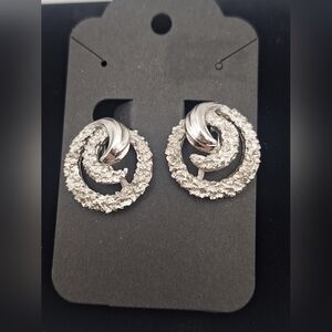 ✨ Vintage Trifari Textured Silver-Tone Swirl Clip-On Earrings ✨